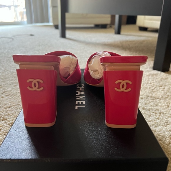 BNIB Limited Edition Polly Pocket Chanel CC Patent Calfskin Pink Mules sz 38.5! - Picture 4 of 6